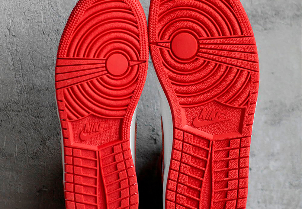 Nike Air Jordan 1 Retro High OG Heritage